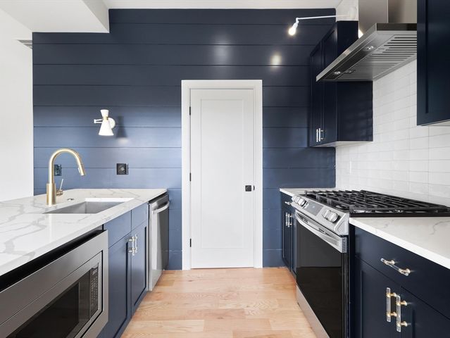 275 Webster, Boston, MA 02128