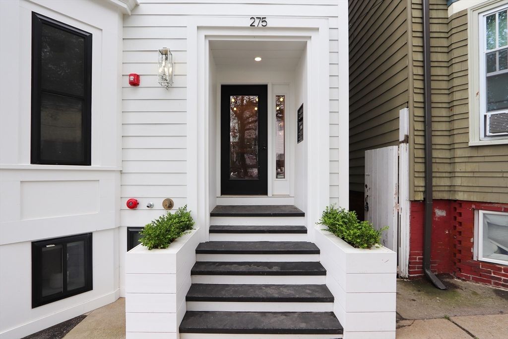 275 Webster, Boston, MA 02128