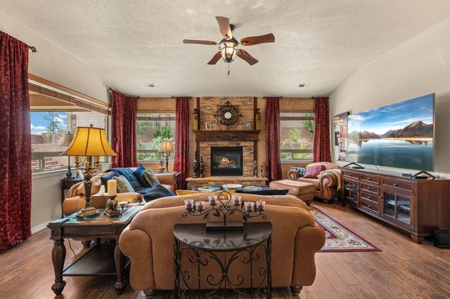 1003 DESERT BROOM Road NE, Rio Rancho, NM 87144