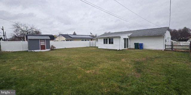 35 BEECHTREE RD, Levittown, PA 19057