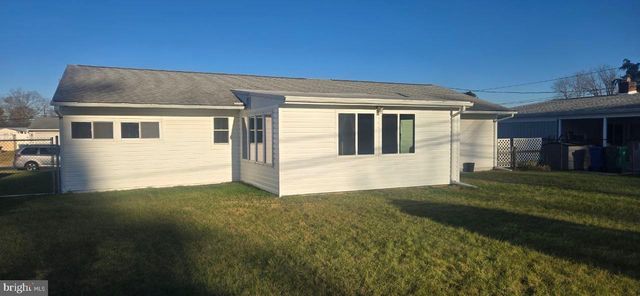 35 BEECHTREE RD, Levittown, PA 19057