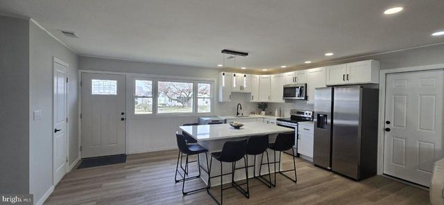 35 BEECHTREE RD, Levittown, PA 19057