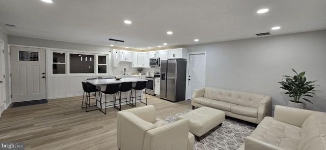 35 BEECHTREE RD, Levittown, PA 19057