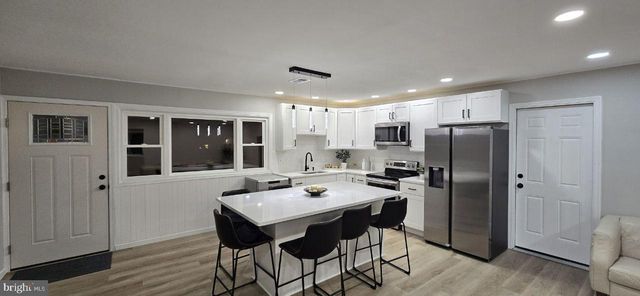 35 BEECHTREE RD, Levittown, PA 19057