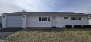 35 BEECHTREE RD, Levittown, PA 19057