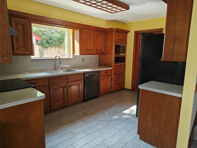 9823 Pine Pass Drive, Houston, TX 77070