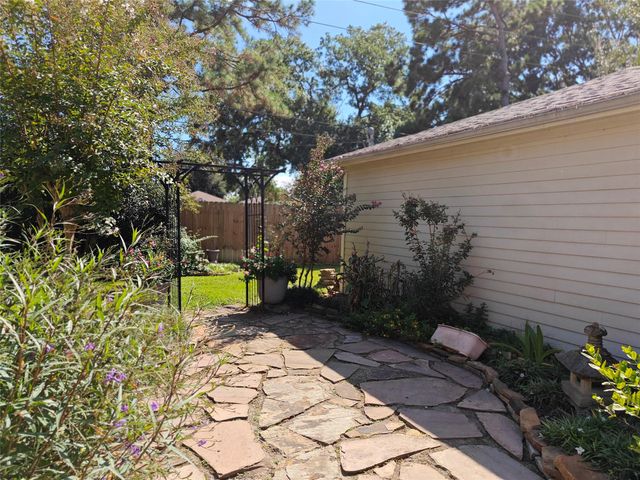 9823 Pine Pass Drive, Houston, TX 77070