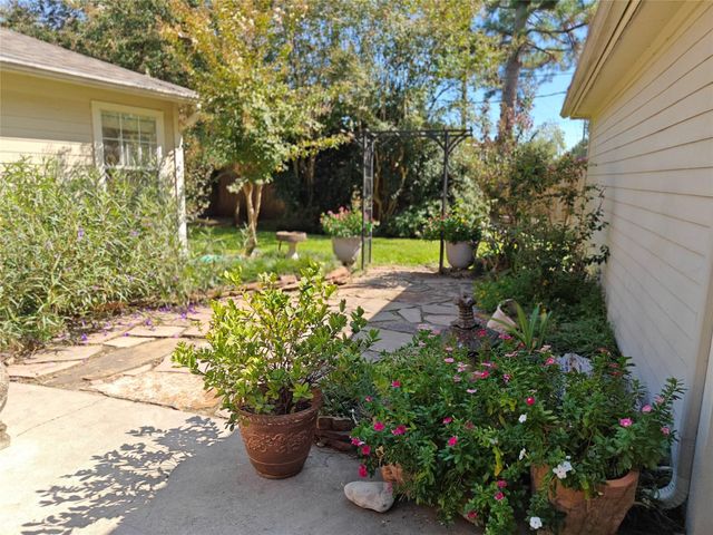 9823 Pine Pass Drive, Houston, TX 77070