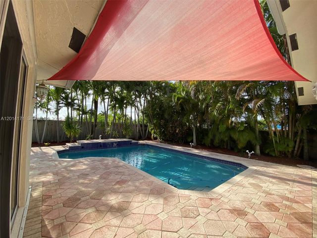 1210 S 13th Ave, Hollywood, FL 33019