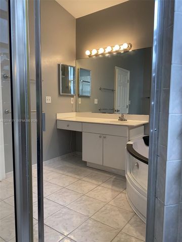 1210 S 13th Ave, Hollywood, FL 33019