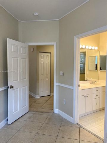 1210 S 13th Ave, Hollywood, FL 33019