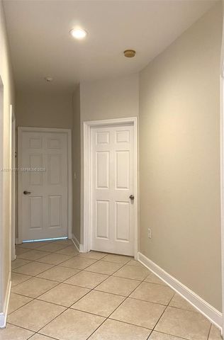 1210 S 13th Ave, Hollywood, FL 33019