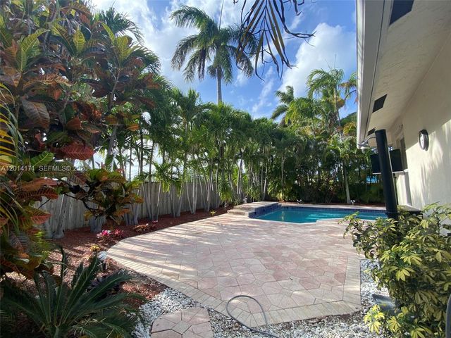 1210 S 13th Ave, Hollywood, FL 33019