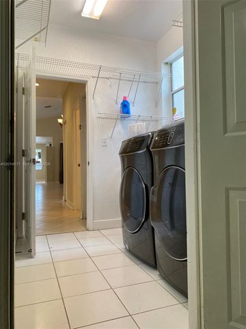 1210 S 13th Ave, Hollywood, FL 33019