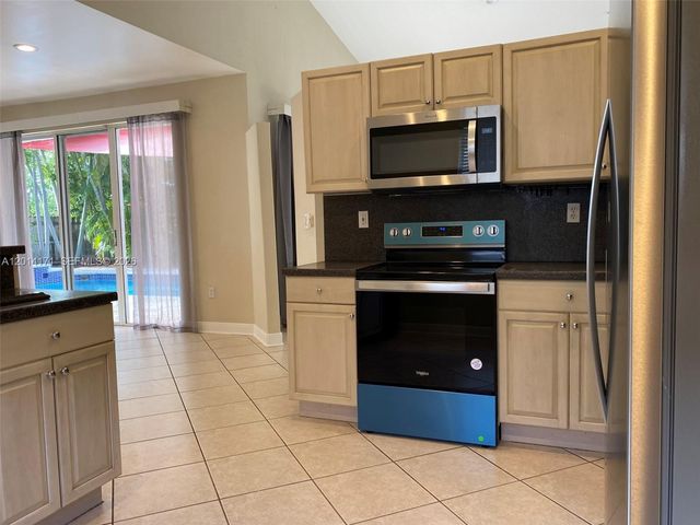 1210 S 13th Ave, Hollywood, FL 33019