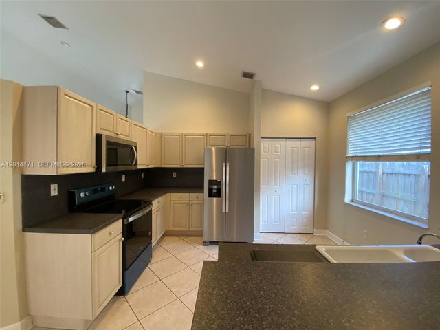 1210 S 13th Ave, Hollywood, FL 33019