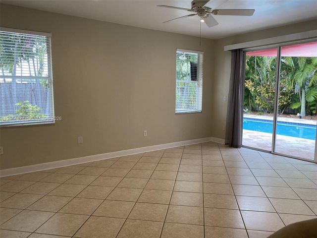 1210 S 13th Ave, Hollywood, FL 33019