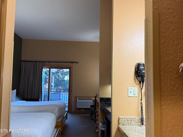 1424 Old Knoxville Hwy 11001, Sevierville, TN 37876