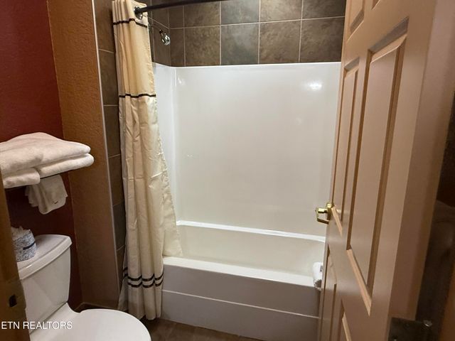 1424 Old Knoxville Hwy 11001, Sevierville, TN 37876