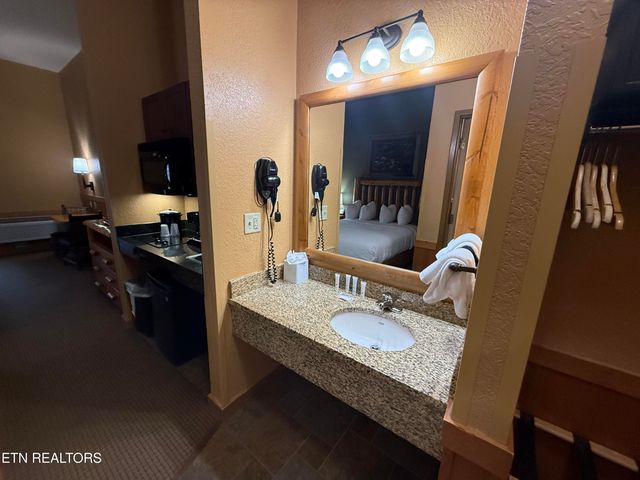 1424 Old Knoxville Hwy 11001, Sevierville, TN 37876