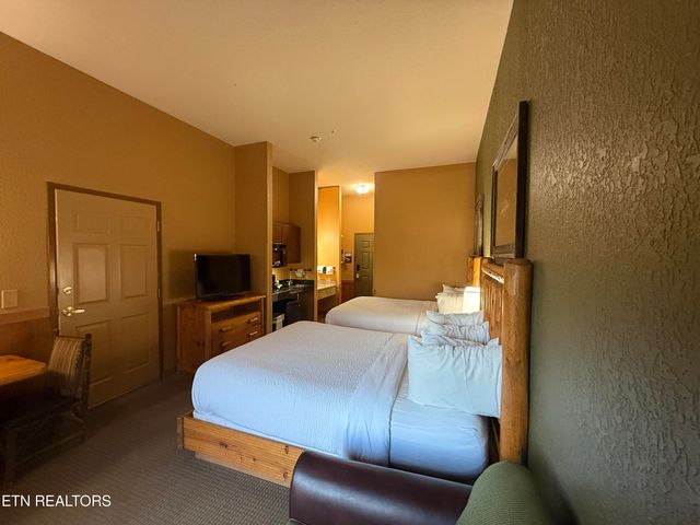 1424 Old Knoxville Hwy 11001, Sevierville, TN 37876