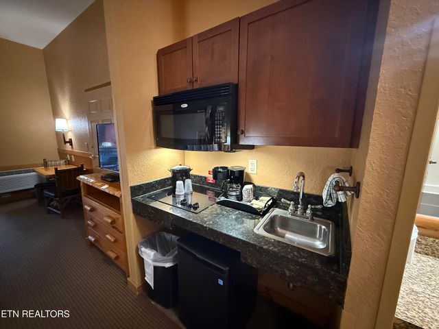 1424 Old Knoxville Hwy 11001, Sevierville, TN 37876