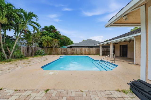 13581 Columbine Avenue, Wellington, FL 33414