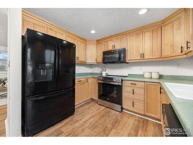 815 Hilltop St, Longmont, CO 80504