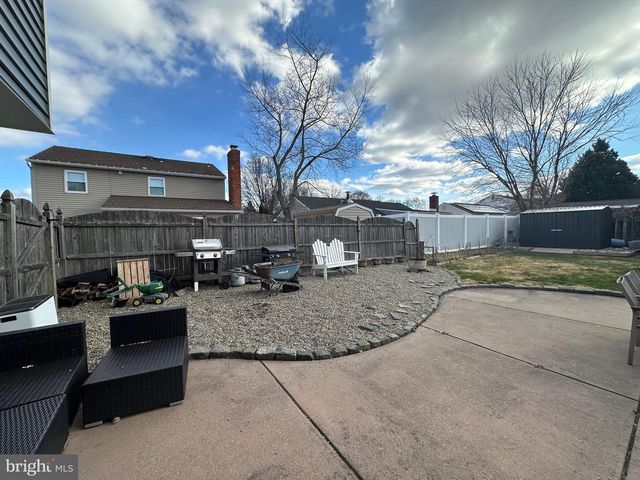 304 THACKERAY, Williamstown, NJ 08094