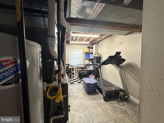 304 THACKERAY, Williamstown, NJ 08094