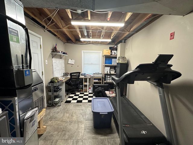 304 THACKERAY, Williamstown, NJ 08094