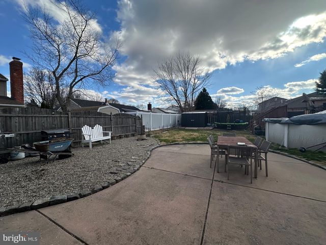 304 THACKERAY, Williamstown, NJ 08094