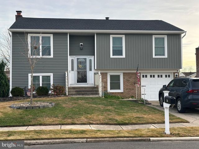 304 THACKERAY, Williamstown, NJ 08094