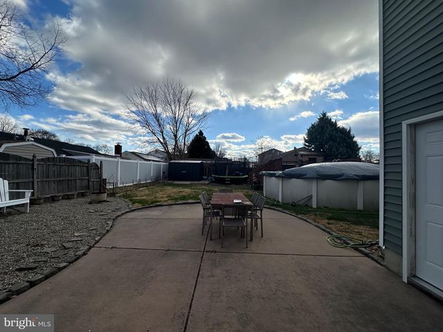 304 THACKERAY, Williamstown, NJ 08094