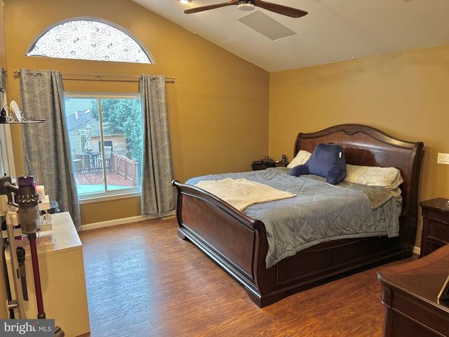 304 THACKERAY, Williamstown, NJ 08094