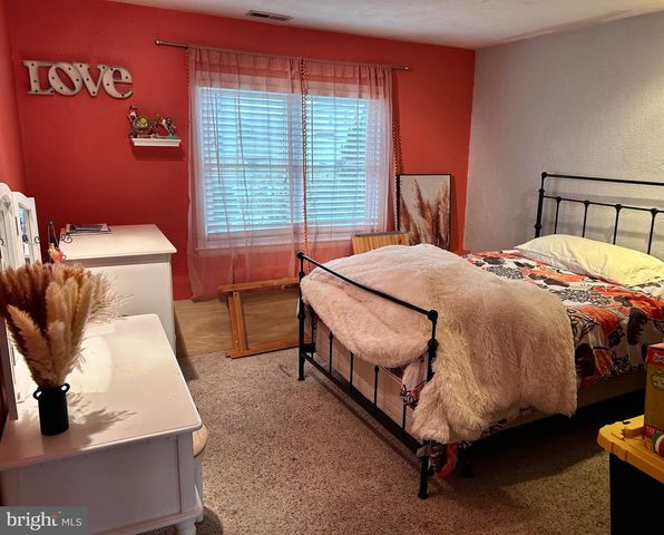 304 THACKERAY, Williamstown, NJ 08094