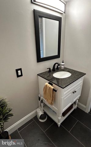 304 THACKERAY, Williamstown, NJ 08094