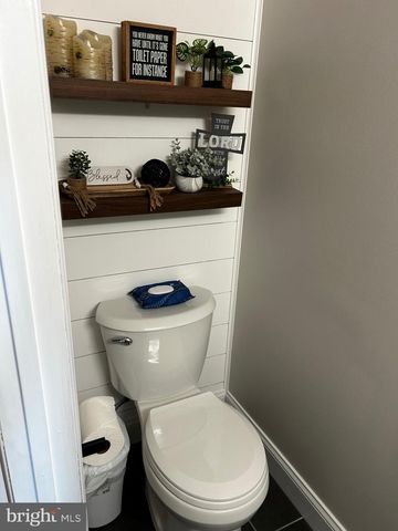 304 THACKERAY, Williamstown, NJ 08094