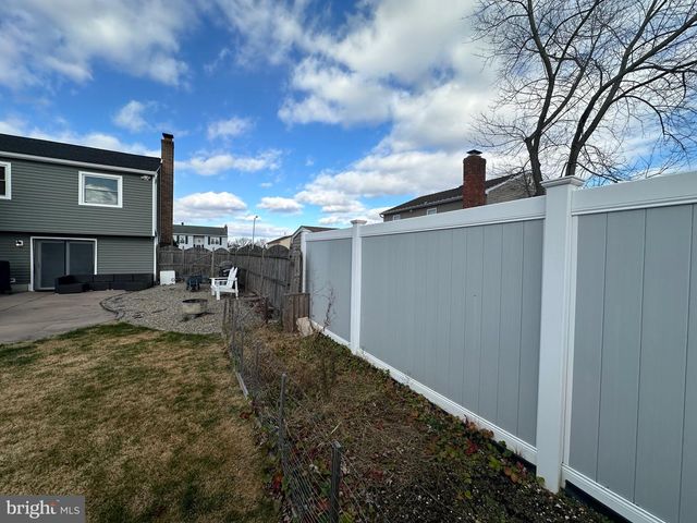 304 THACKERAY, Williamstown, NJ 08094