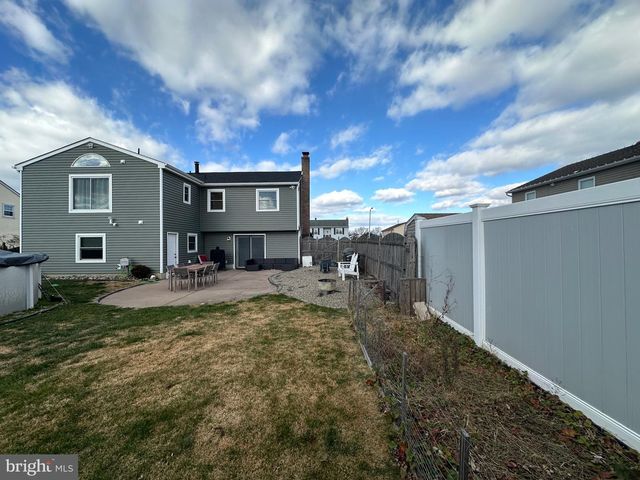 304 THACKERAY, Williamstown, NJ 08094