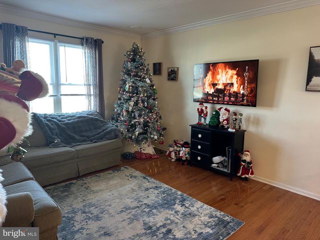 304 THACKERAY, Williamstown, NJ 08094