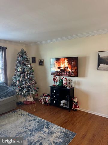 304 THACKERAY, Williamstown, NJ 08094