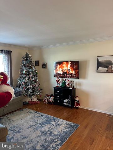 304 THACKERAY, Williamstown, NJ 08094