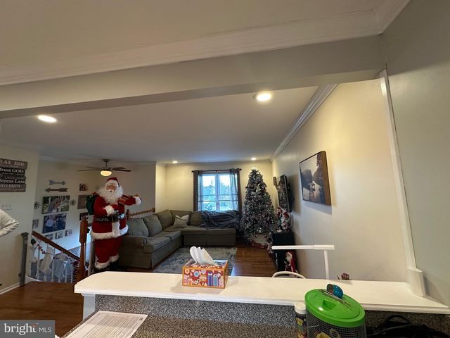 304 THACKERAY, Williamstown, NJ 08094