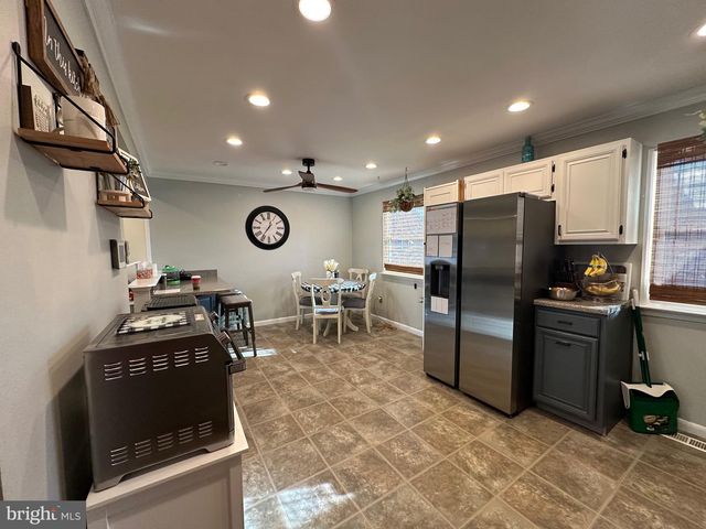 304 THACKERAY, Williamstown, NJ 08094