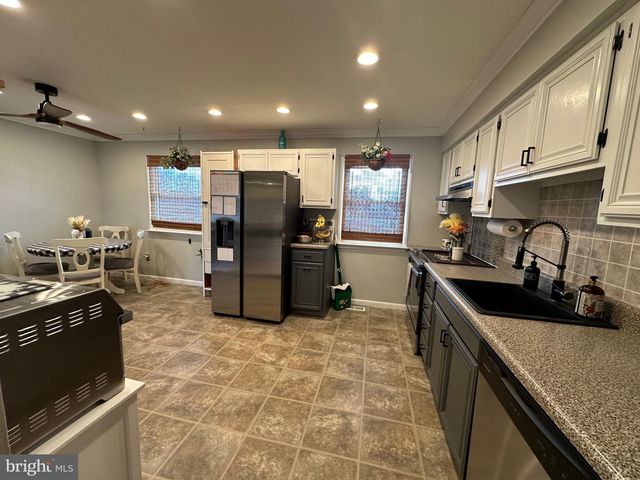 304 THACKERAY, Williamstown, NJ 08094