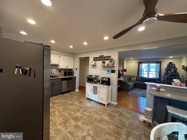 304 THACKERAY, Williamstown, NJ 08094