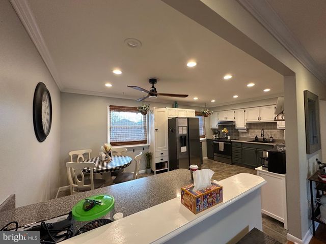 304 THACKERAY, Williamstown, NJ 08094