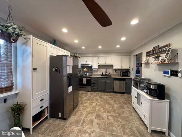 304 THACKERAY, Williamstown, NJ 08094