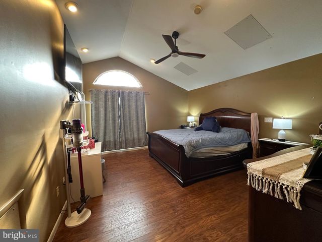 304 THACKERAY, Williamstown, NJ 08094